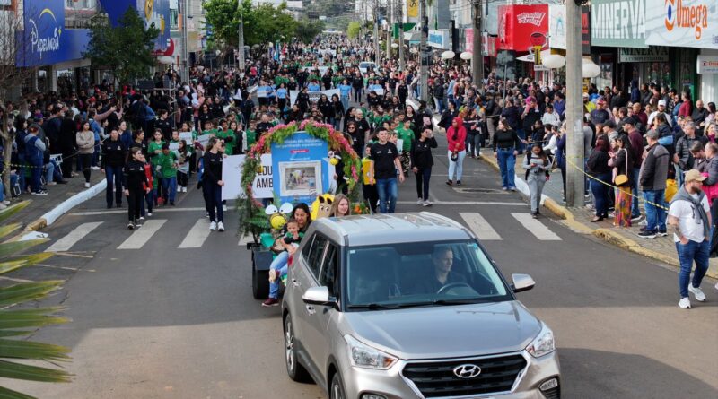 Desfile de Sete de Setembro reúne mais de 10 mil pessoas em Xanxerê