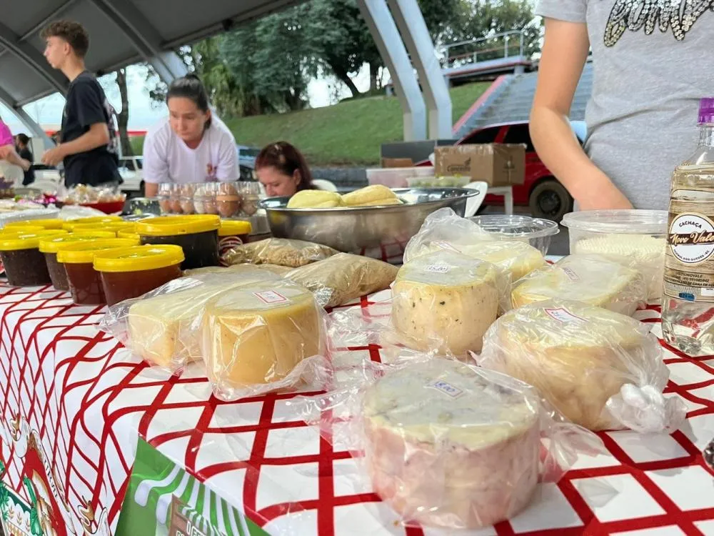 Feira Noturna une comunidade e fortalece a agricultura familiar em Faxinal dos Guedes 