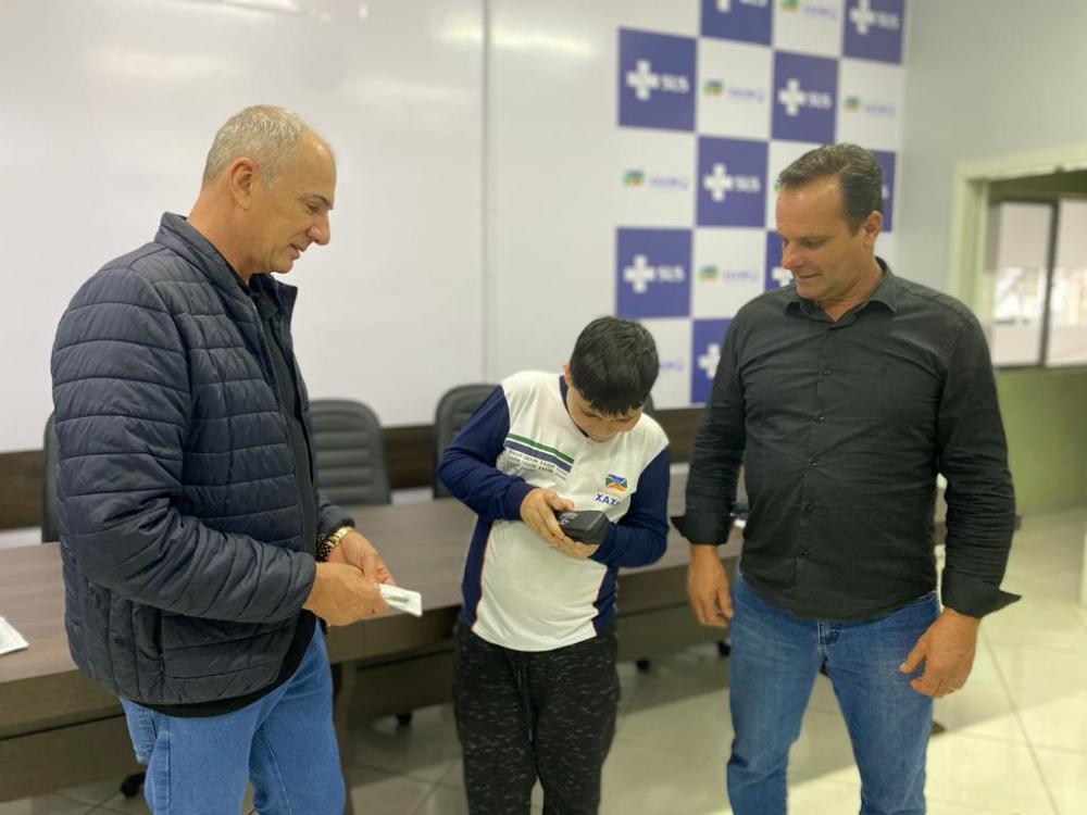 Prefeitura entrega gratuitamente óculos aos alunos da rede municipal