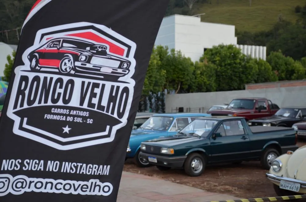 4º Encontro de Carros Antigos reúne 300 veículos e movimenta a ExpoFormosa