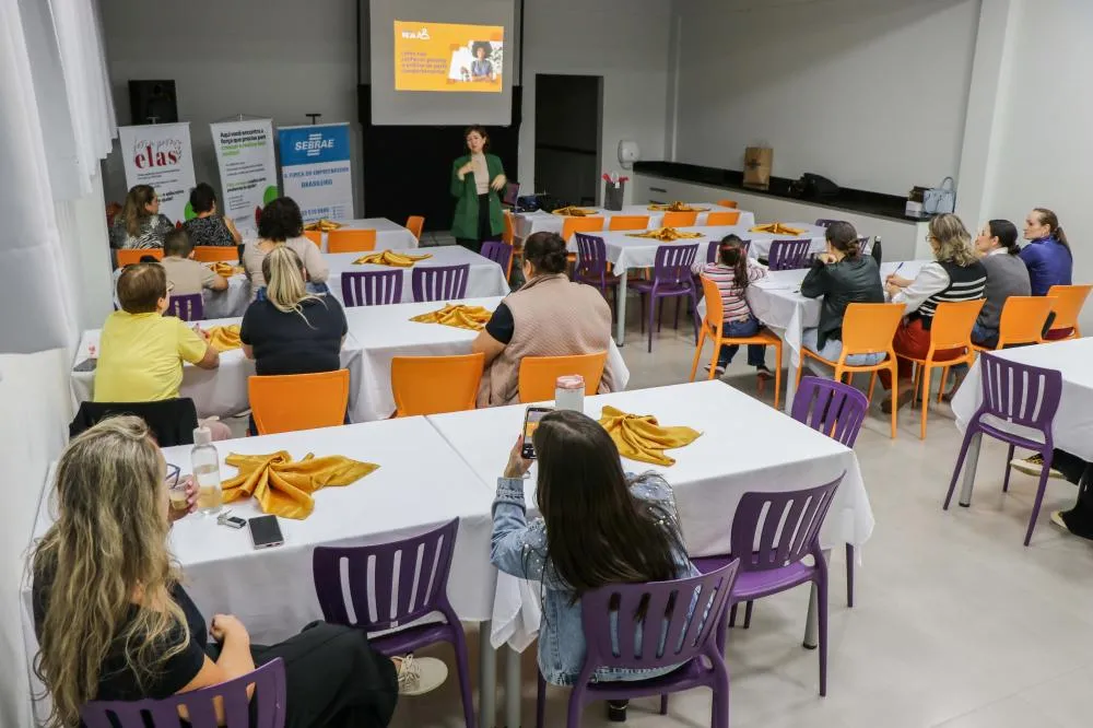 Credioeste orienta empreendedoras sobre gestão das emoções e perfil comportamental