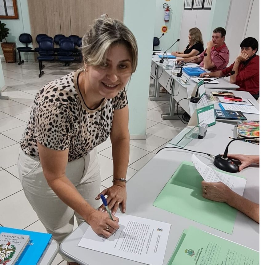 Suplentes assumem vaga no legislativo em Santiago do Sul