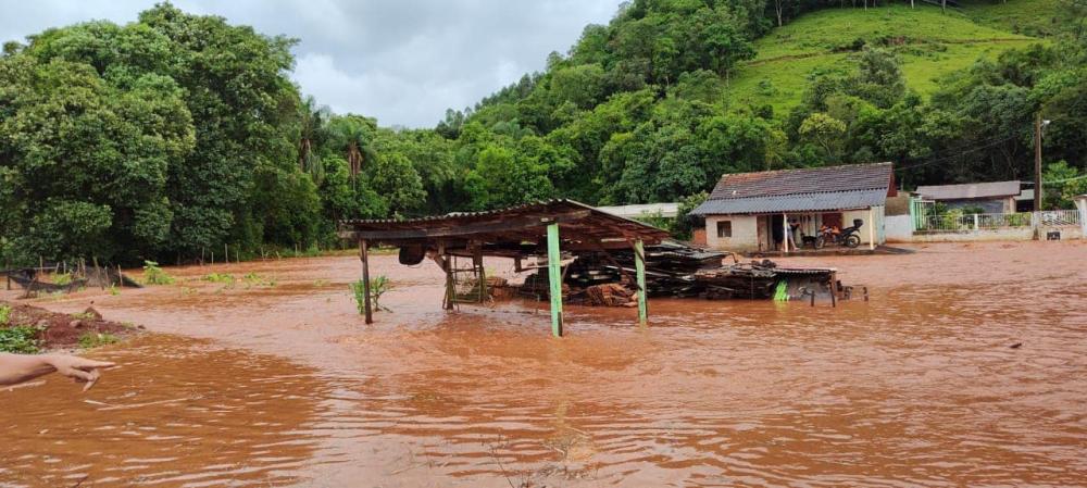 União do Oeste também sofre com a ação da chuva intensa